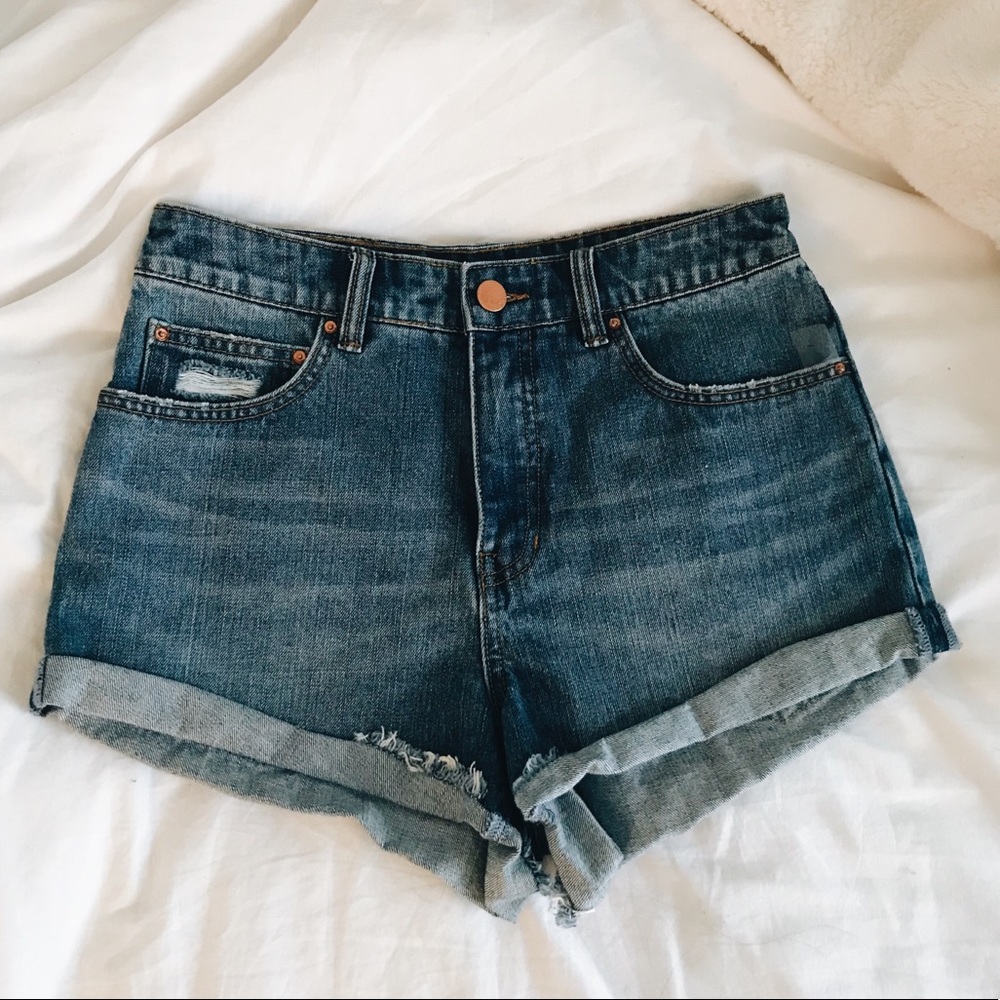 *NEW* - High waisted Billabong denim shorts